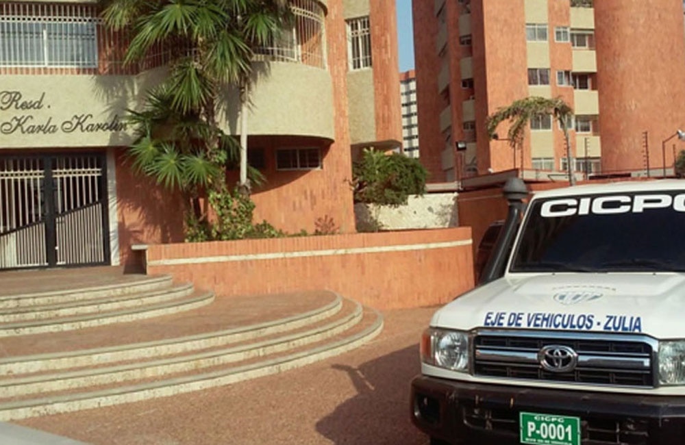 Asaltaron edificio en Zulia y desvalijaron carros en estacionamiento (Fotos)