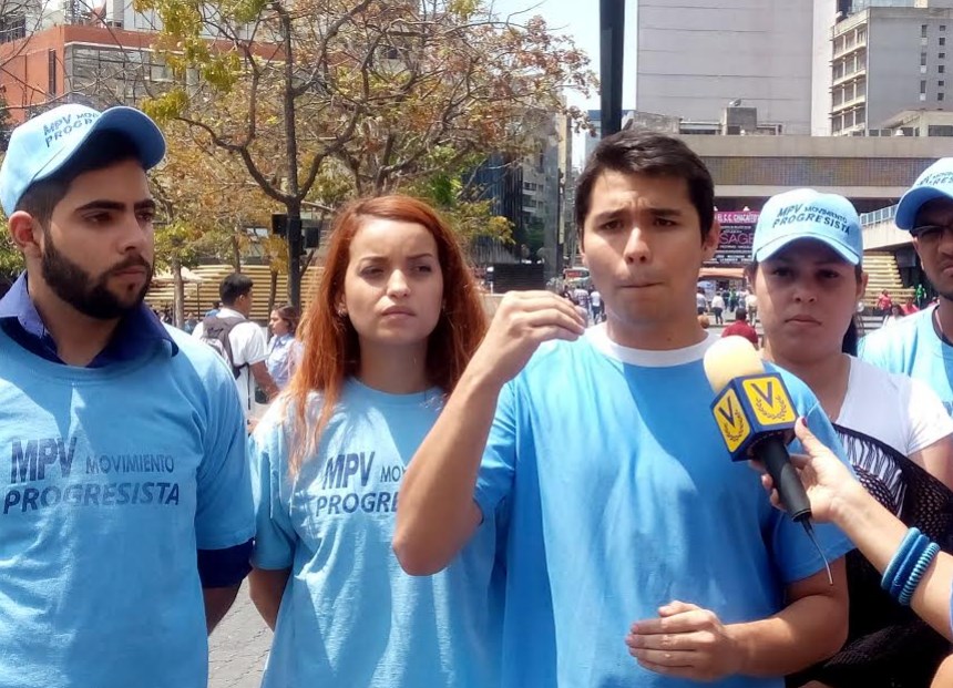 Juventud del MPV promueve en las calles debate sobre salida constitucional de Maduro
