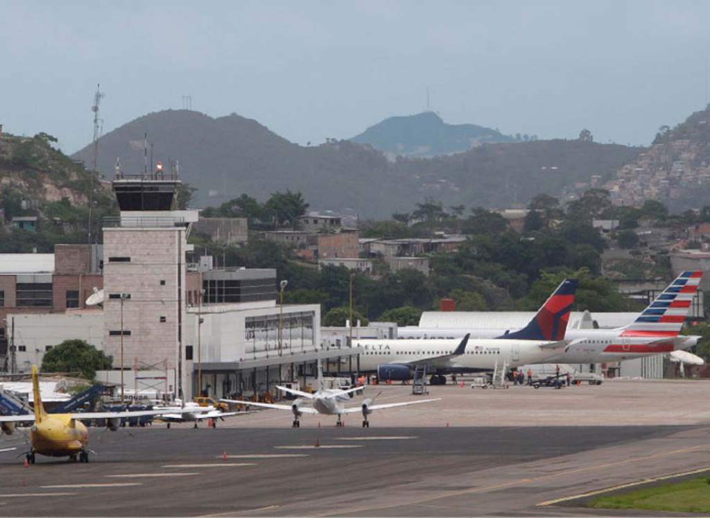 Cierran tres aeropuertos de Honduras debido a temporal