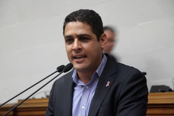 José Manuel Olivares: Contar con el sistema de salud venezolano es casi una sentencia de muerte
