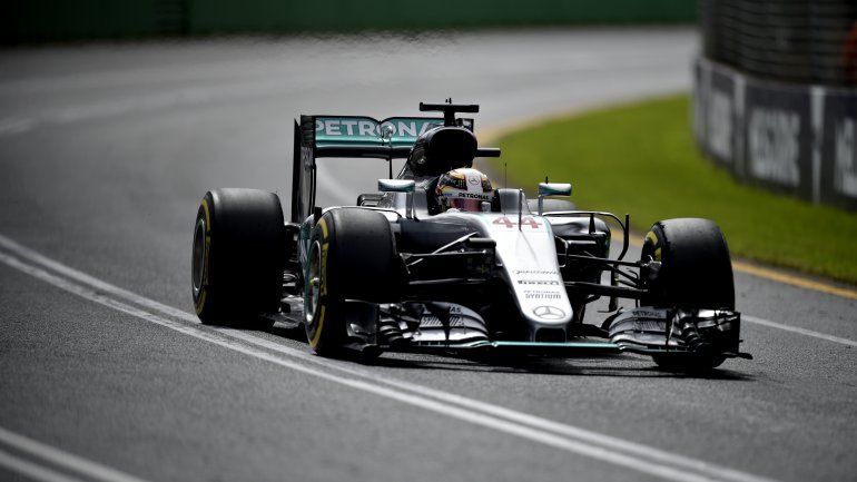 Hamilton se quedó con la primera pole de la temporada
