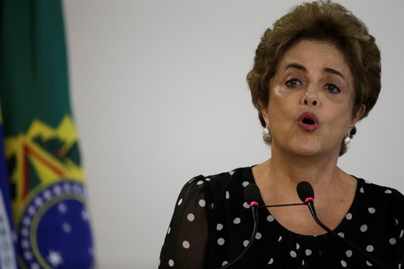 Oposición brasileña dice que el Gobierno de Rousseff “se autodestruyó”