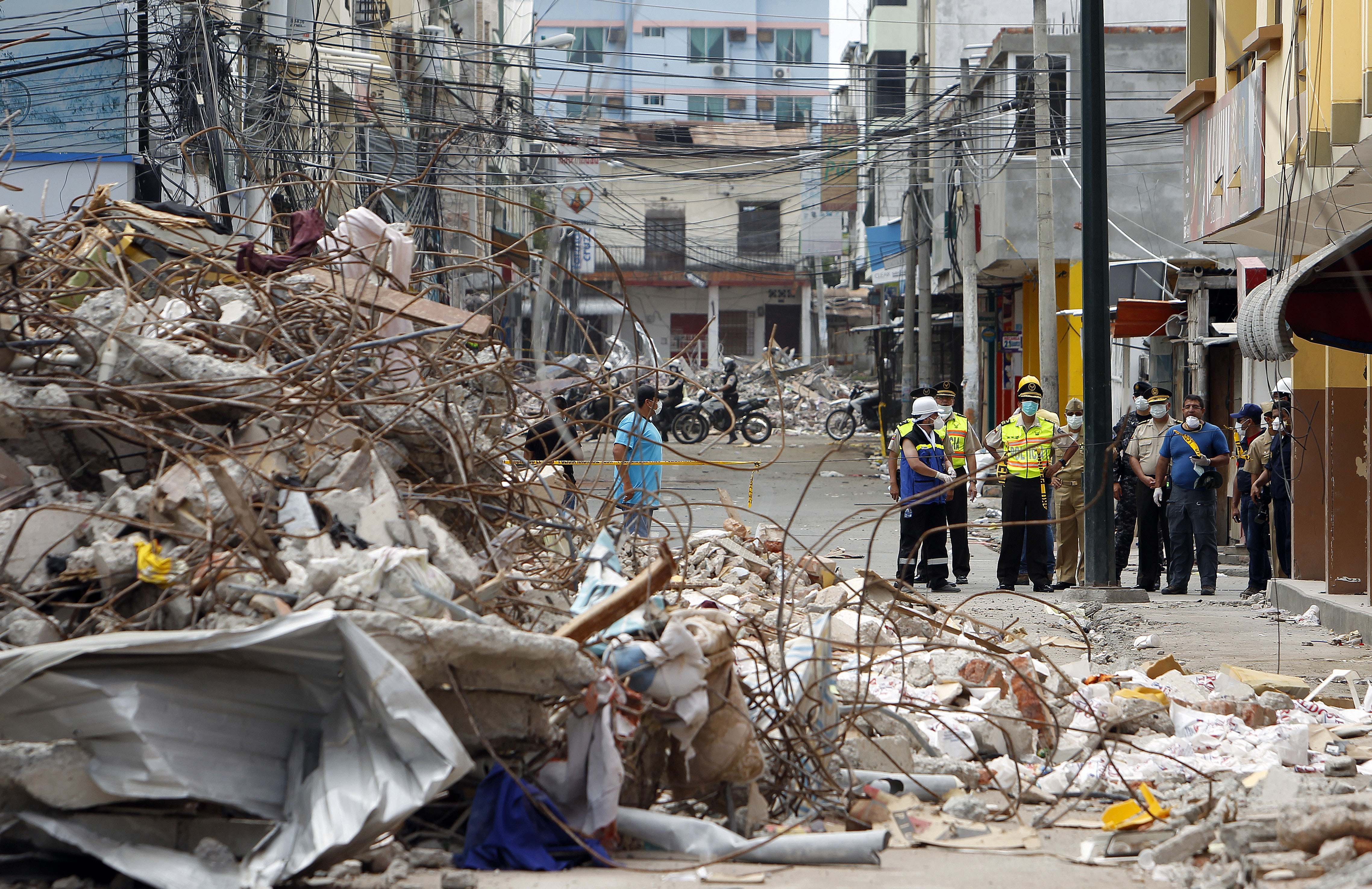 Asciende a 655 la cifra de muertos por terremoto de magnitud 7,8 en Ecuador