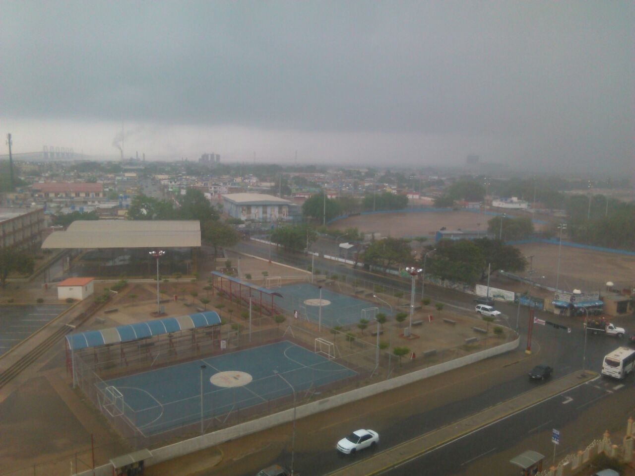 Reportan bajones eléctricos en Maracaibo y San Francisco por lluvias #29A
