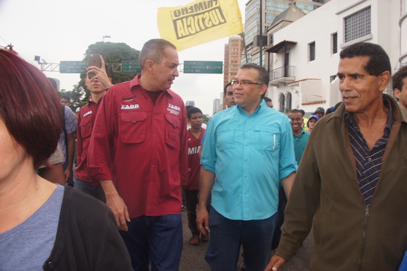 Richard Blanco y Enrique Márquez llegaron pacíficamente al CNE de Plaza Venezuela