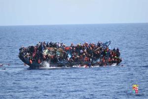 Unos 900 emigrantes fueron rescatados este miércoles en el mar Mediterráneo