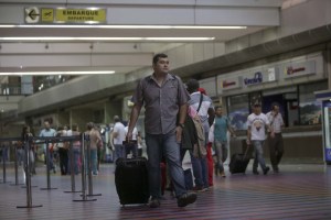 ¿Cómo pueden viajar los venezolanos en Colombia vía aérea? Los documentos que necesitas