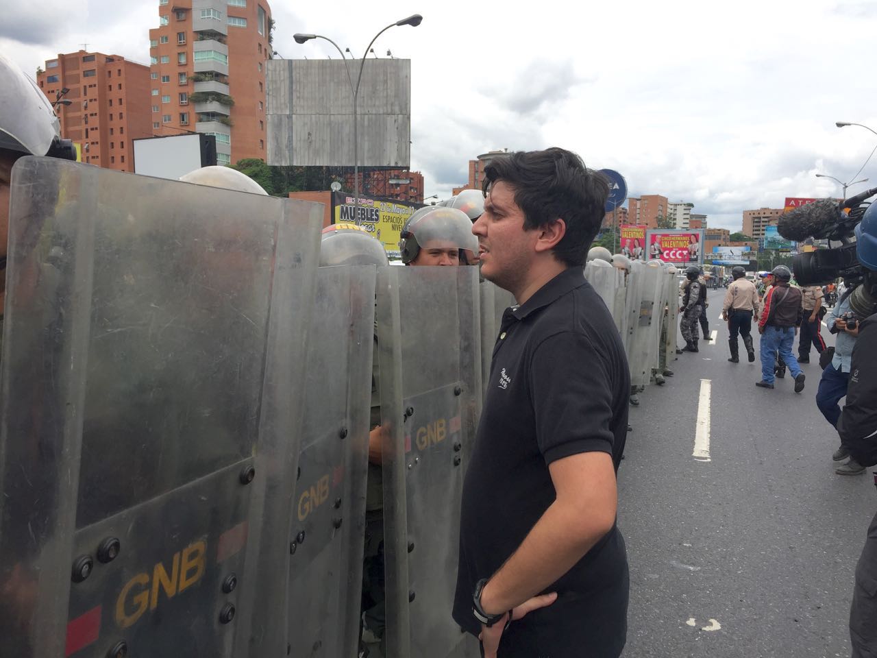 Concejal Armas: Maduro reprime al pueblo mientras los colectivos mandan en el 23 de Enero
