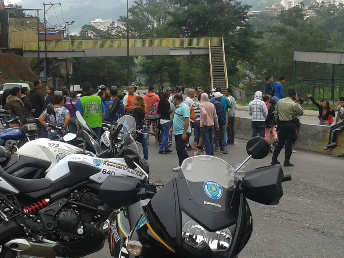 Reportan cierre vial por manifestación en la carretera Petare-Santa Lucía