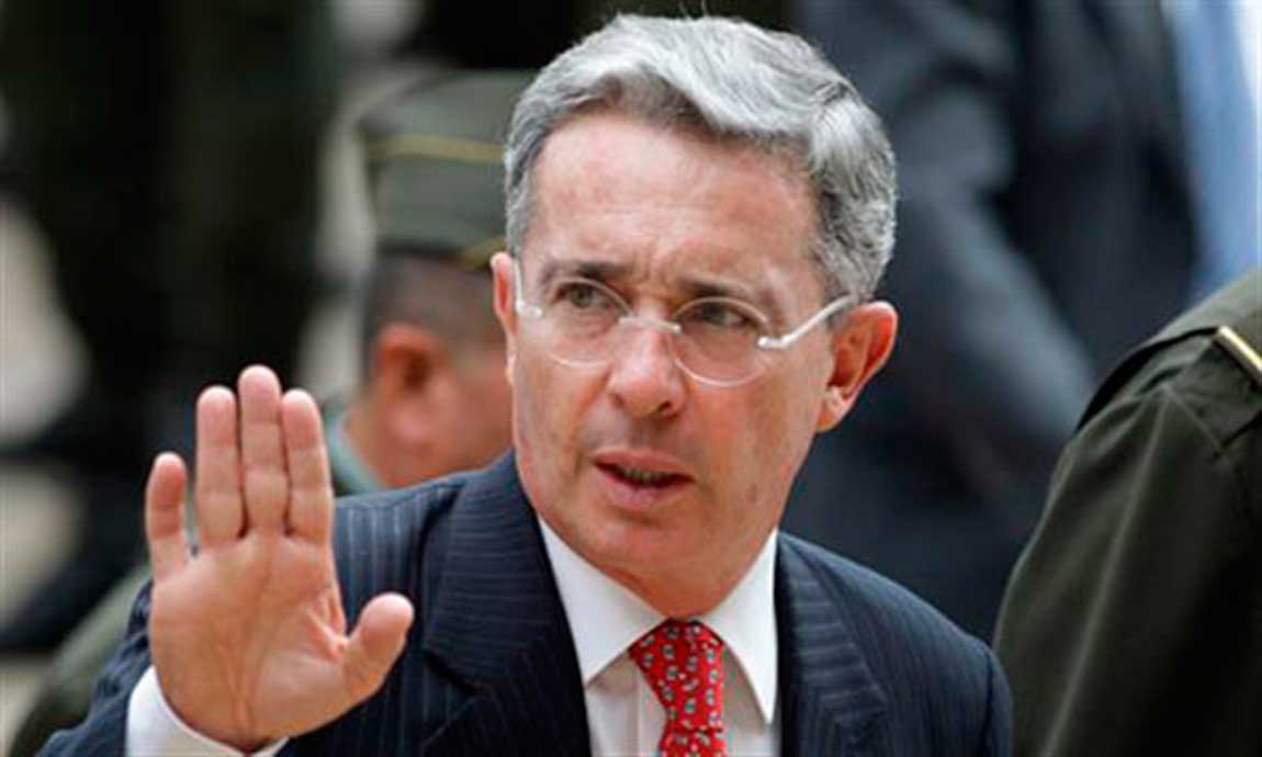 Uribe llama a oposición venezolana a no permitir la consolidación castrista