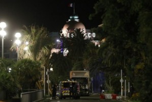 Conductor de camión en Niza disparó contra la multitud antes de arrollarlos: Llevaba armas y granadas