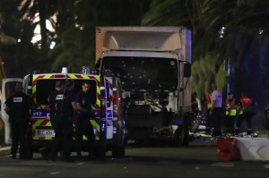 En Imágenes: Terror en Niza luego de que un conductor atropellara a una multitud #14Jul