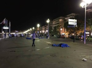 El conductor del camión que atropelló una multitud de Niza fue abatido