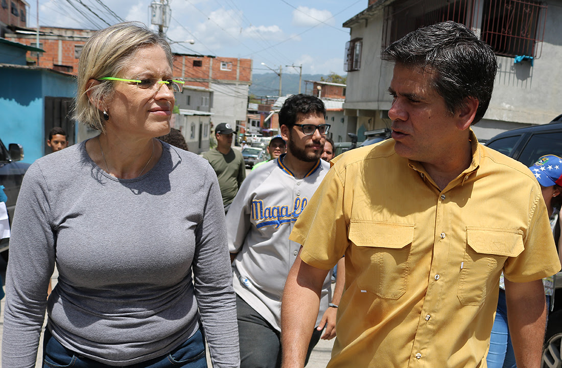 D’Elia y Guzmán pidieron a vecinos de Guarenas continuar en la lucha por el Revocatorio
