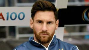 Messi anuncia que seguirá jugando con la selección argentina