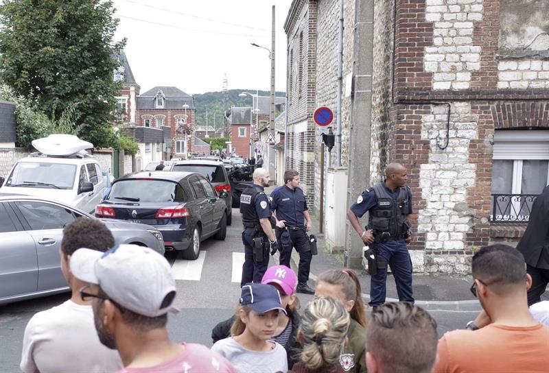 Iglesias de Tierra Santa condenan ataque y asesinato de sacerdote en Francia