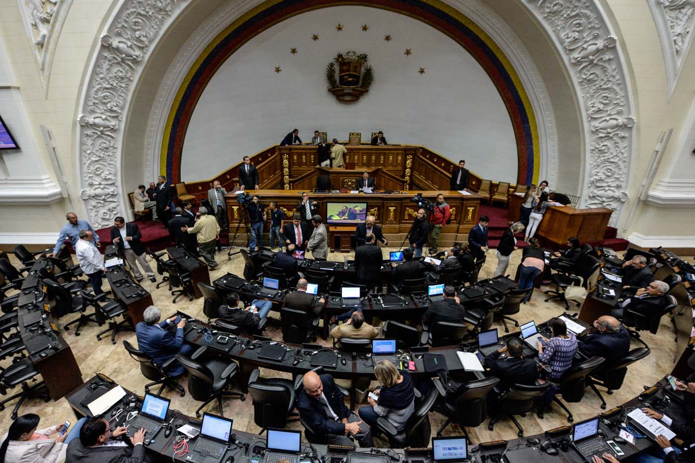 Maduro amenaza al Poder Legislativo: La Asamblea Nacional está a un paso de autodisolvencia