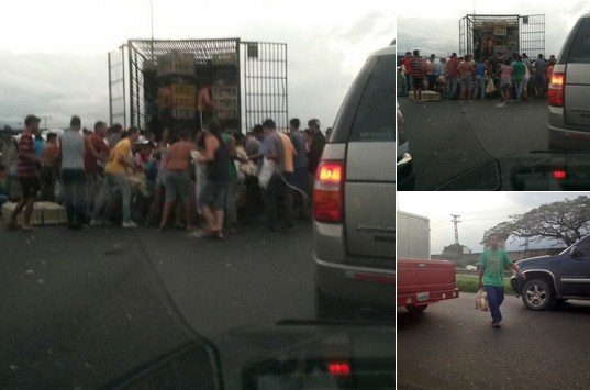 Saquearon camión que transportaba pollos vivos en Carabobo este #10Ago (Fotos)