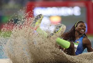 Caterine Ibargüen conquista en triple el primer oro colombiano de la historia