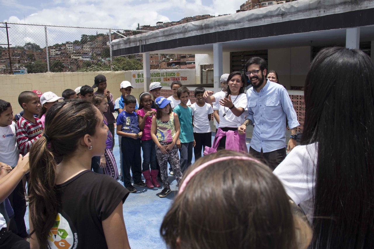 Miguel Pizarro: Garantizando la alimentación de los niños, aseguramos un futuro de oportunidades