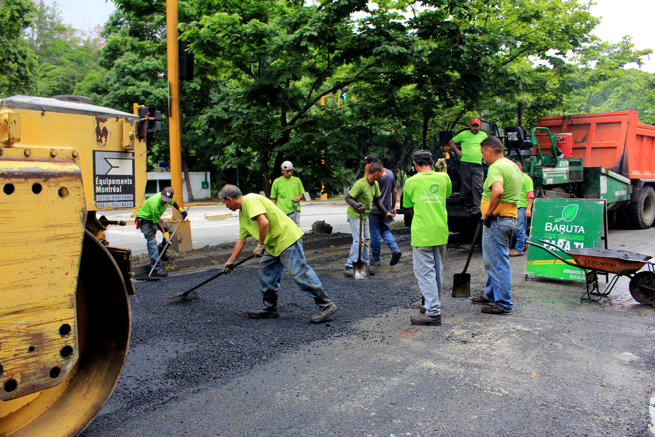 Alcaldía de Baruta vierte 4.209 toneladas de asfalto en las calles del Municipio