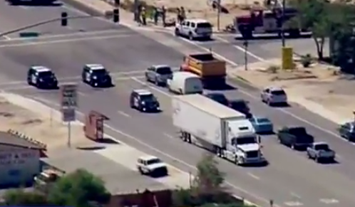 EN VIVO: Persecución policial de un camión lleno de desechos tóxicos en Estados Unidos (sí, en vivo)