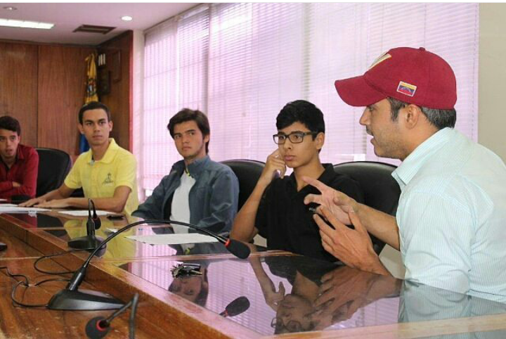 Luis Somaza invita a los jóvenes a participar en la reconstrucción de Venezuela