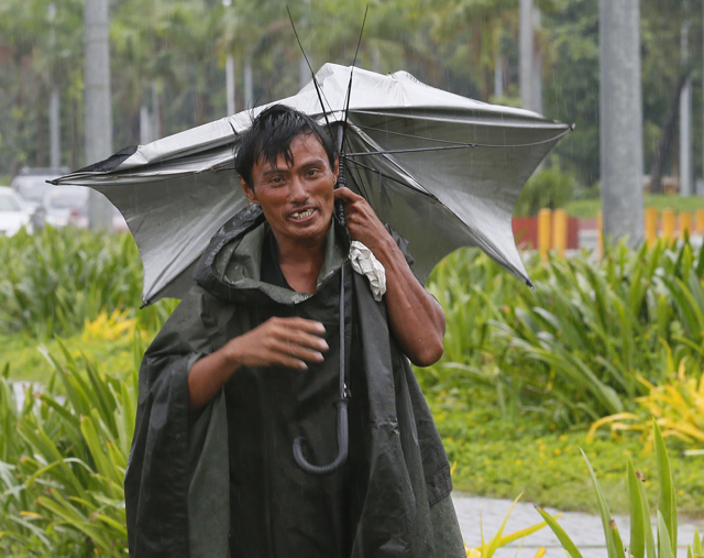 Un tifón en Filipinas deja dos muertos y miles de varados