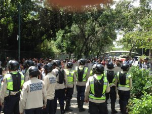 Estudiantes de la UCV intentan llegar a Plaza Venezuela #24Oct (Fotos + videos)