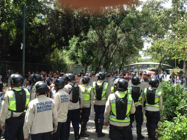 Foto: PNB impide manifestación en la UCV / Twitter