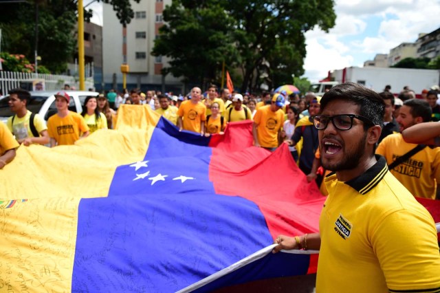 Students demonstrate against the government of Venezuelan President Nicolas Maduro in the streets of Caracas on November 3, 2016. Venezuela's opposition began a tense truce on Wednesday with President Nicolas Maduro, but supporters accused it of betraying them amid warnings the strategy might backfire. With Pope Francis's blessing, Maduro and top opposition leaders have agreed to sit down to Vatican-mediated talks starting November 11, seeking an exit from a nasty political crisis and economic melt-down. But not everyone is on board. / AFP PHOTO / Ronaldo SCHEMIDT
