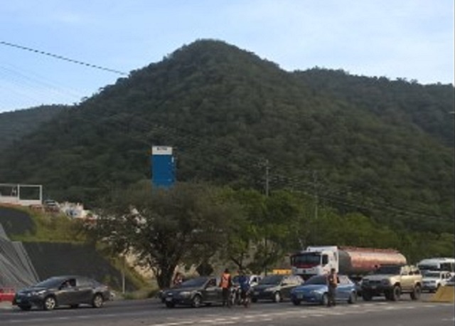 Por marcha de estudiantes colocan puntos de control en principales autopistas de Caracas