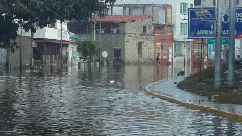 Casco central de Puerto Cabello tiene cuatro días inundado