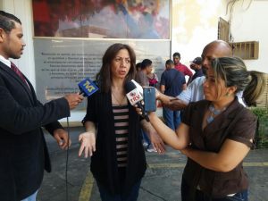 Betsy Bustos: Medidas económicas de Maduro se traducen en más saqueos, robos y confiscaciones