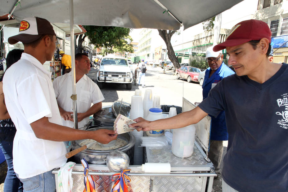 Pequeños comerciantes recibirán billetes de 100 bolívares hasta hoy