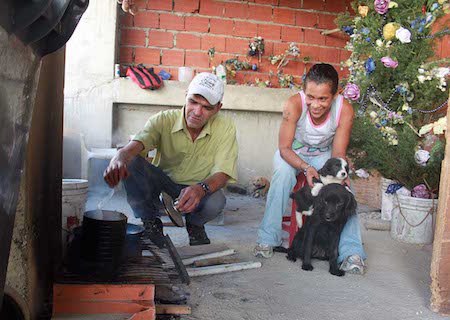 Familia sin casa en Los Teques pasará la Navidad en obra paralizada