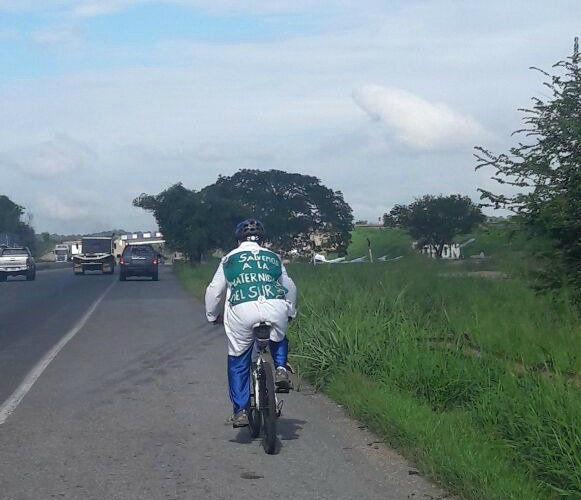 Doctor Jorge Pérez viaja en bicicleta hacia la Divina Pastora por la salud de los venezolanos (Fotos+videos)