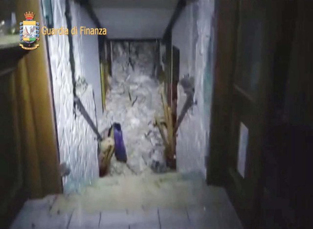 A photo taken from a video shows the snow inside the Hotel Rigopiano in Farindola, central Italy, hit by an avalanche, in this January 19, 2017 handout picture provided by Italy's Finance Police. Guardia Di Finanza/Handout via REUTERS ATTENTION EDITORS - THIS IMAGE WAS PROVIDED BY A THIRD PARTY. EDITORIAL USE ONLY.