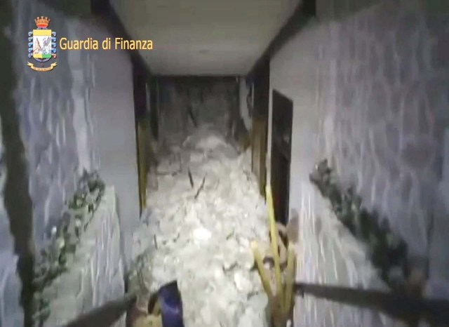 A photo taken from a video shows the snow inside the Hotel Rigopiano in Farindola, central Italy, hit by an avalanche, in this January 19, 2017 handout picture provided by Italy's Finance Police. Guardia Di Finanza/Handout via REUTERS ATTENTION EDITORS - THIS IMAGE WAS PROVIDED BY A THIRD PARTY. EDITORIAL USE ONLY.