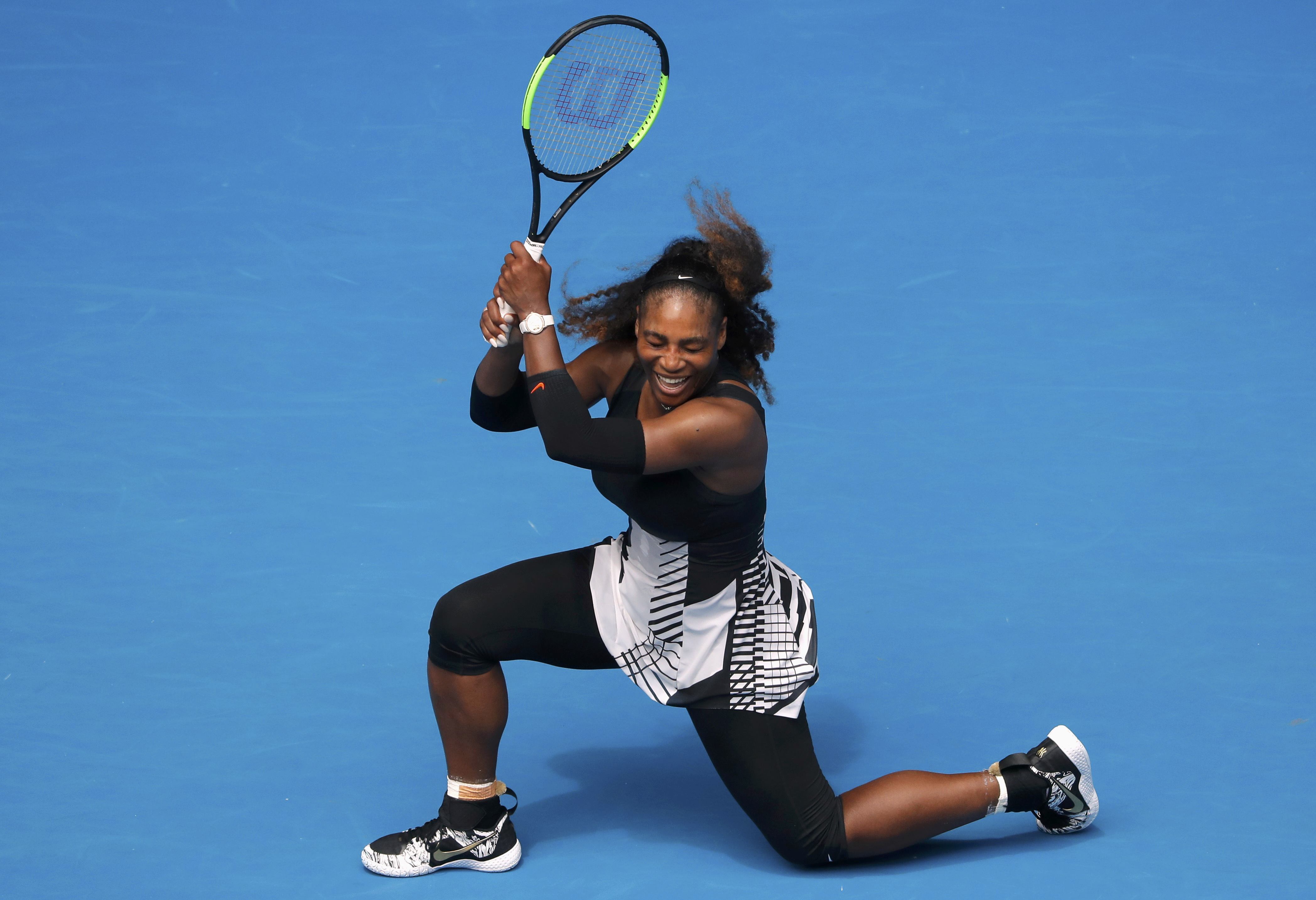 Serena Williams logra los cuartos con esfuerzo y apunta a la final