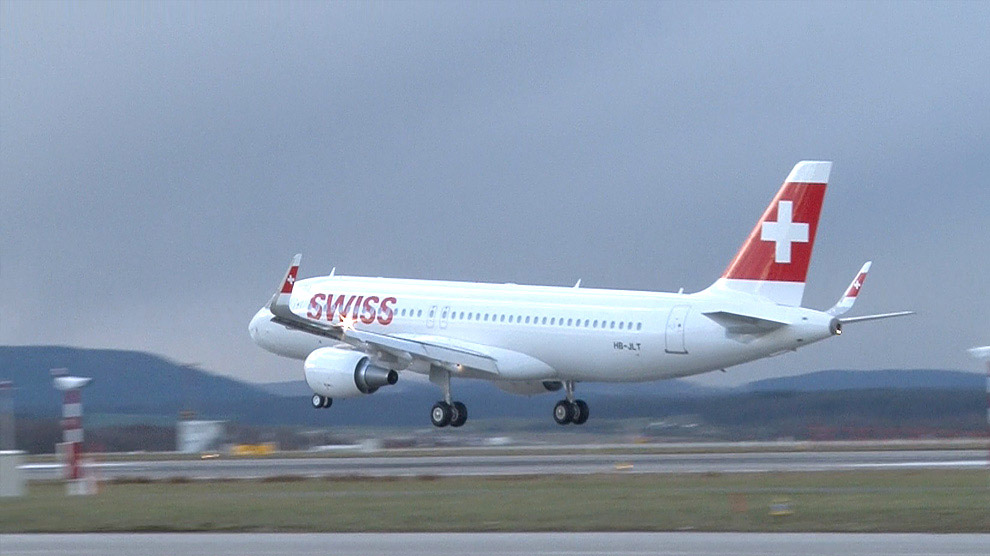 Avión de Swiss que volaba a Los Ángeles aterriza de emergencia en Canadá