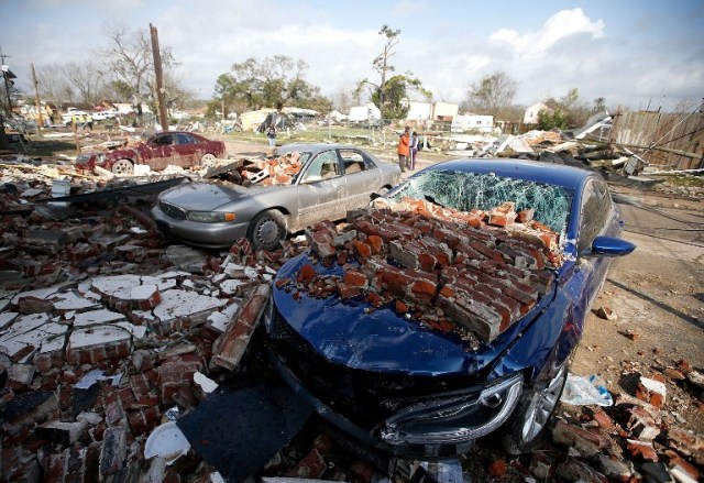 NEW ORLEANS, LA - FEBRUARY 07: Cars are covered with bricks after a tornado touched down along Chef Menture Avenue on February 7, 2017 in New Orleans, Louisiana. According to the weather service, 25 people were injured in the aftermath of the tornado. Sean Gardner/Getty Images/AFP