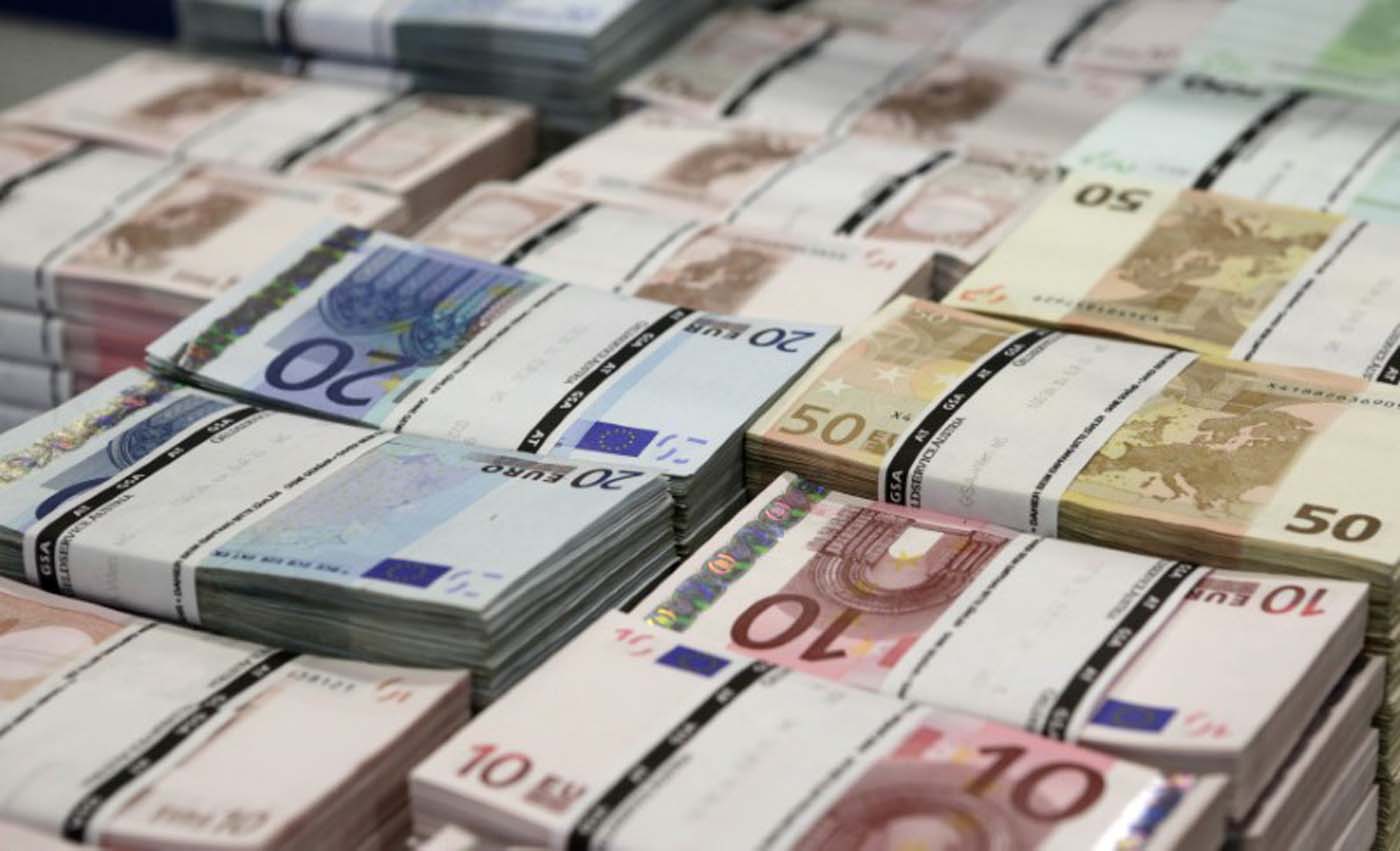 Banco Central Europeo presenta los nuevos billetes de 100 y 200 euros