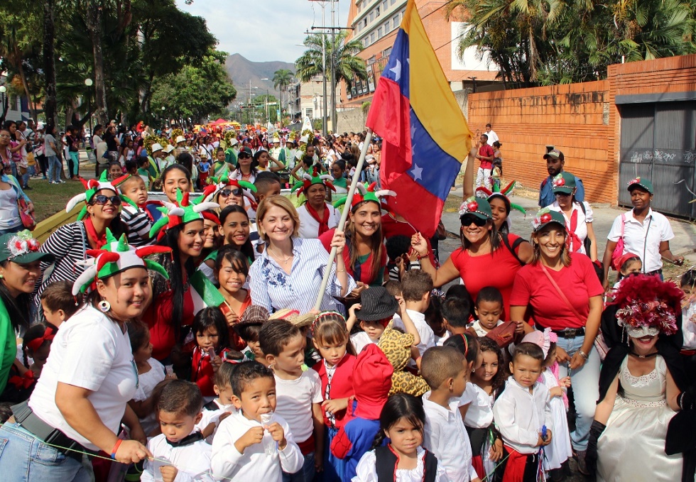 Gestión Cocchiola celebró multitudinario desfile escolar de Carnaval