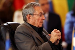 Raúl Castro afirma que muro de Trump es una “irracionalidad”