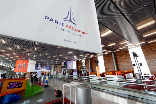 FILE PHOTO - Interior view at Orly airport in Paris. File photo taken April 14, 2016.   REUTERS/Benoit Tessier