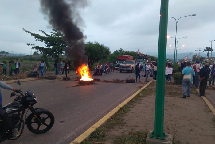 Transporte de El Tocuyo se niega a trasladar estudiantes hacia Barquisimeto #22Mar (fotos)