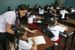 Qué hacen los docentes venezolanos para subsistir en vacaciones