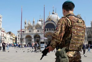 La policía italiana desmantela ataque contra el puente del Rialto en Venecia
