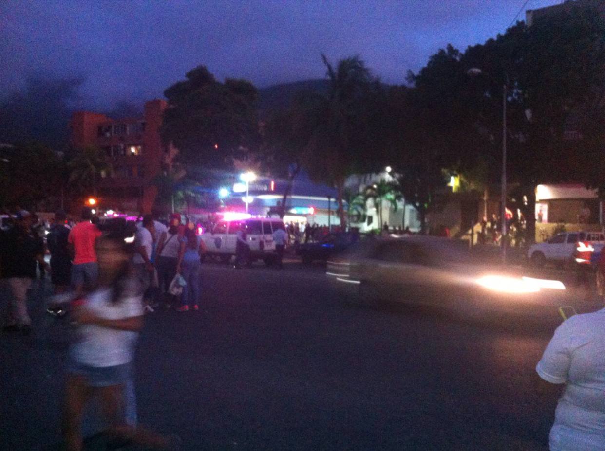 A punta de perdigones y tiros al aire la policía reprimió protesta en Vargas